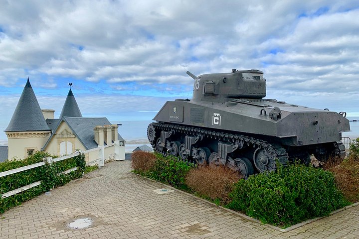 Photo of the private Normandy battlefields tour from Paris