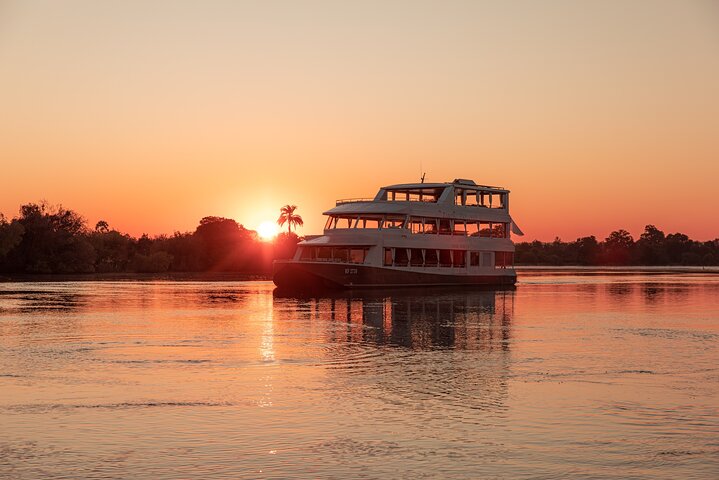 Tour: luxury sunset cruise on the Zambezi