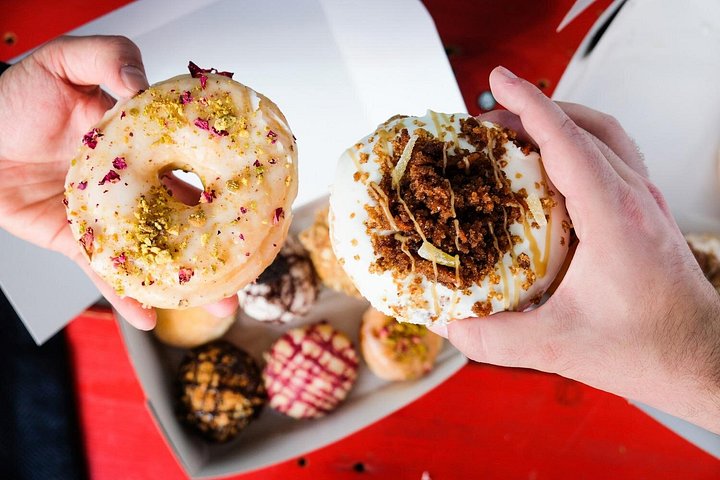 Doughnuts und Gebäck bei einer süßen Tour zwischen Kensington und Chinatown