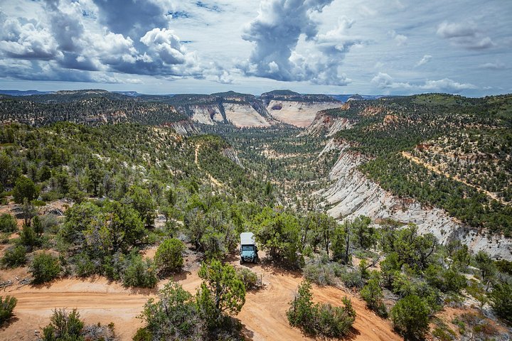 Jeep sur la rive est de l'East Zion