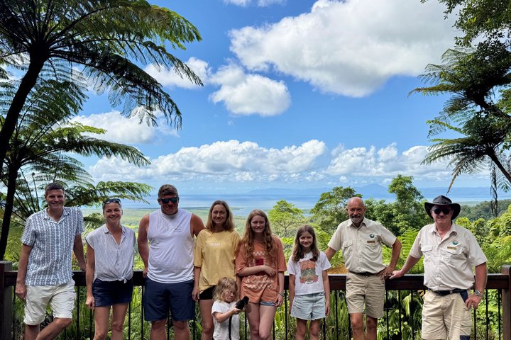 Marche en petit groupe dans la forêt tropicale de la Daintree