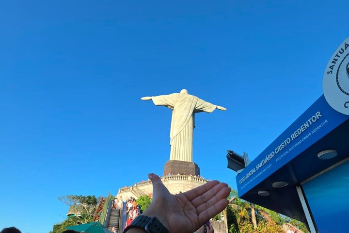 Luftaufnahme von Rio de Janeiro mit Zuckerhut und Bucht, Privattour mit Guide