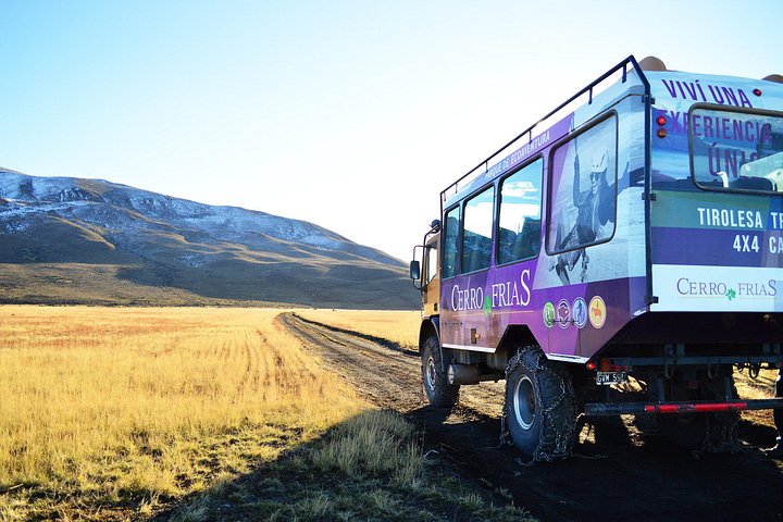 Véhicule 4x4 sur les pistes du Cerro Frías, près d'El Calafate