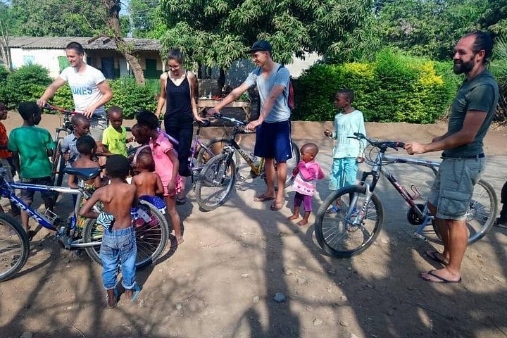Tour: 3-hour cultural bicycle tour in Livingstone