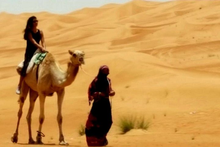 Wahiba Sands dunes by 4x4 and swimming at Wadi Bani Khalid