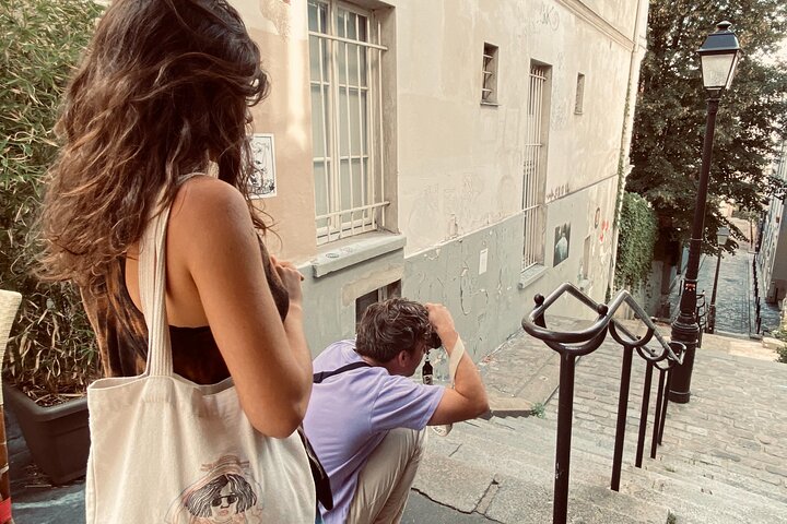 Atelier de photographie de rue dans une ruelle de Montmartre