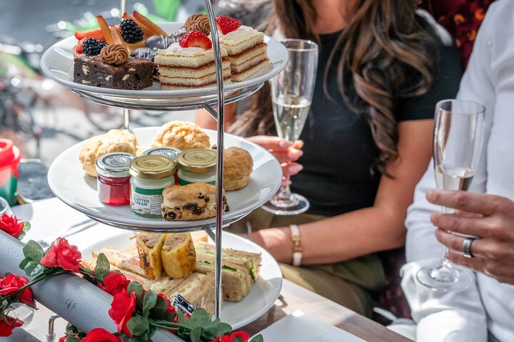 Photo of the afternoon tea bus tour in London