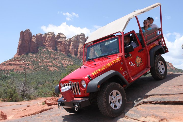 Jeep sur un sentier de Sedona