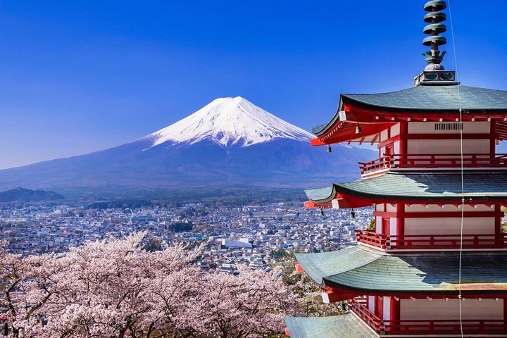 Coach-side view of the Mount Fuji sightseeing route from Tokyo