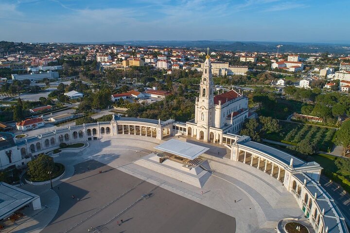 Photo from the Viator listing for the Fátima, Batalha, Nazaré and Óbidos small-group tour with hotel pick-up