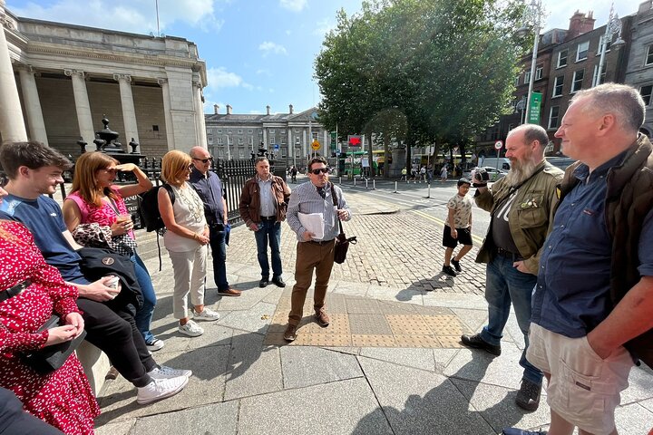 Rues et monuments historiques lors d'une visite de Dublin en petit groupe