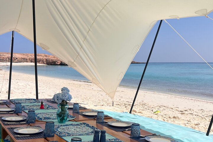 Day at sea at the Daymaniyat Islands with beach and barbecue