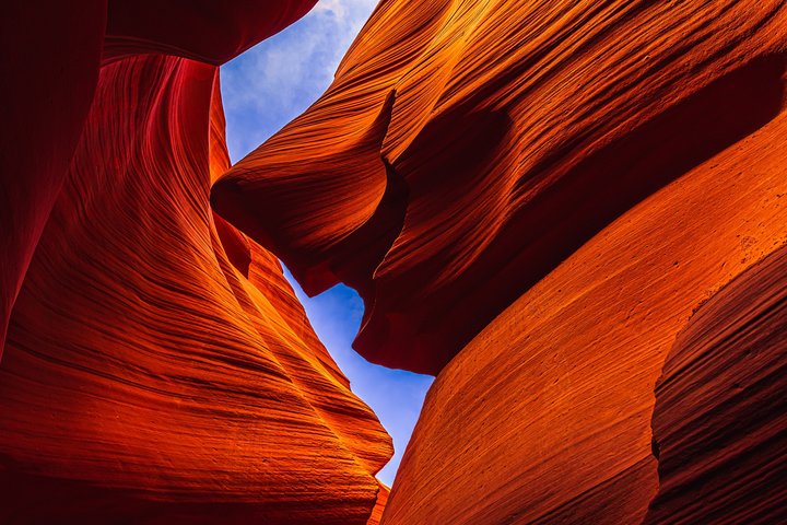 Guide navajo indiquant un passage dans Lower Antelope Canyon
