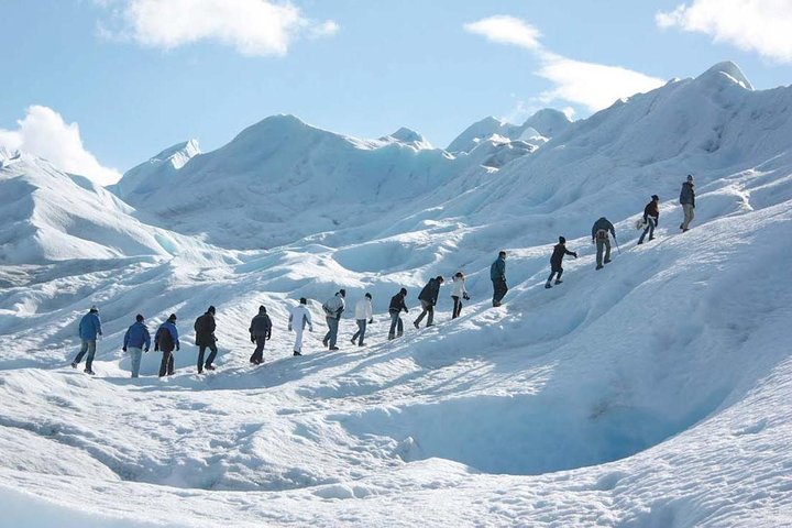 Randonneurs sur la glace du glacier Perito Moreno