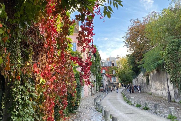 Groupe en visite semi-privée dans les rues de Montmartre