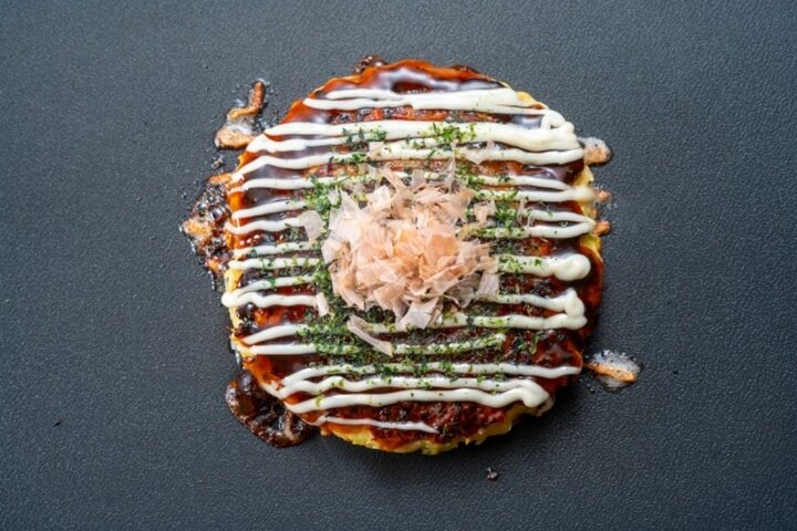 Zubereitung von Okonomiyaki bei einem Kochkurs in Osaka