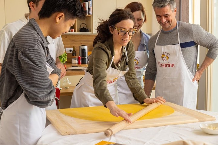 Cours de pâtes fraîches et de tiramisu en petit groupe à Côme, avec apéritivo