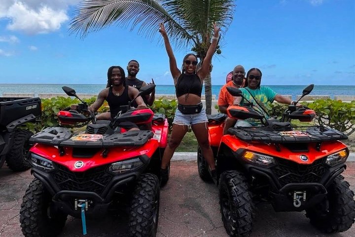 Quad sur une piste de l'île de New Providence