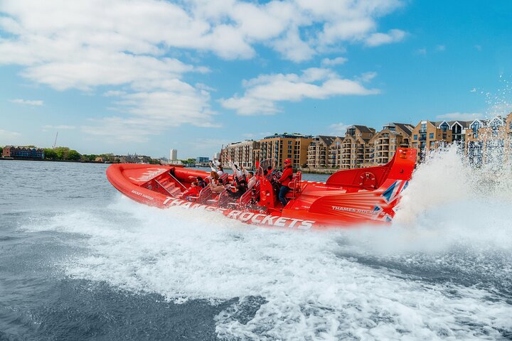 Bateau rapide sur la Tamise à Londres