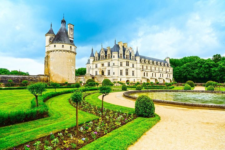 Photo of the Loire Valley castles and wine day trip from Paris