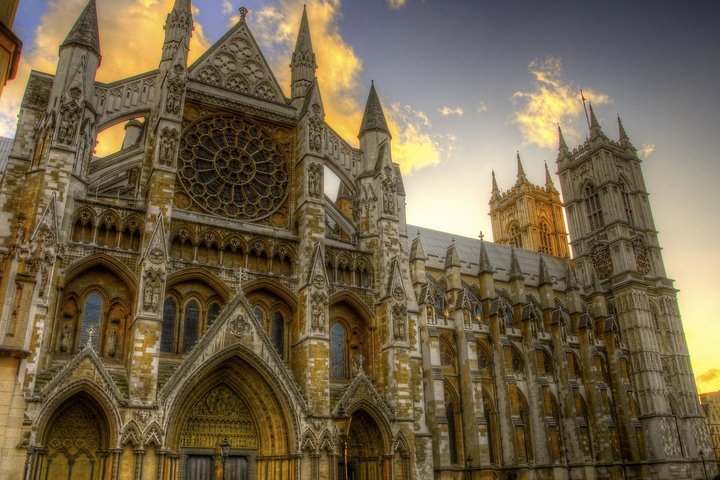Groupe de visite à pied près des monuments de Westminster, photo produit Viator