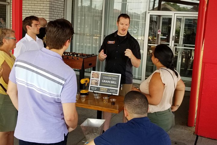 Verkostung von Craft-Bieren in einer Brauerei im Westen von Toronto