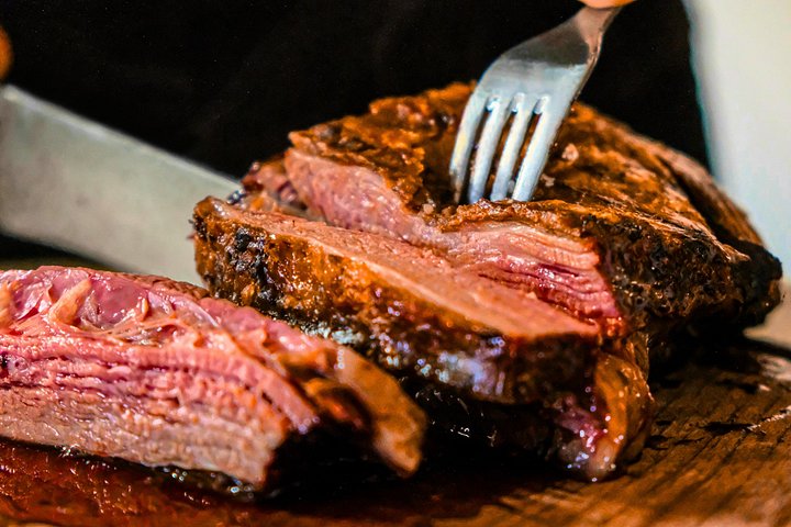 Argentinisches Fleischgericht bei einer Food-Tour in Buenos Aires