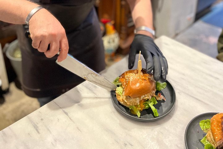Dégustation de plats de rue lors d'un food tour à Sydney