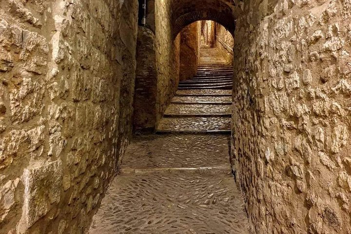 Medieval Jewish quarter of Girona, small-group history walk