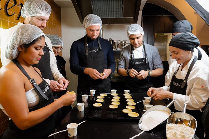 Hands rolling pastry dough during a pastel de nata class