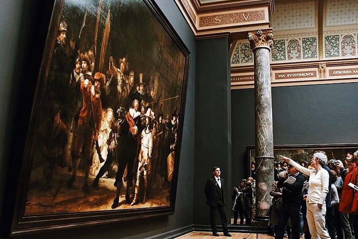 Small guided group in front of Rijksmuseum artworks