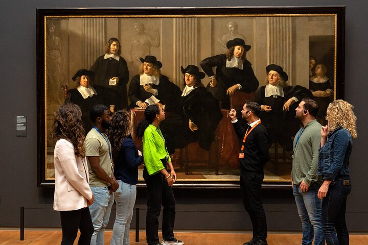 Private guide explaining a painting at the Rijksmuseum