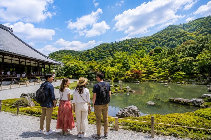 Arashiyama à pied avec un guide : bambouseraie, temple Tenryu-ji et parc des singes – Gare de Saga-Arashiyama, porte nord, Kyoto (photo 3)