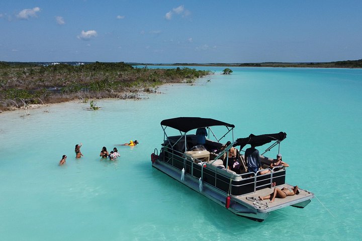 Balade privée en ponton sur la lagune de Bacalar – Bacalar, Quintana Roo, Mexique (photo 1)