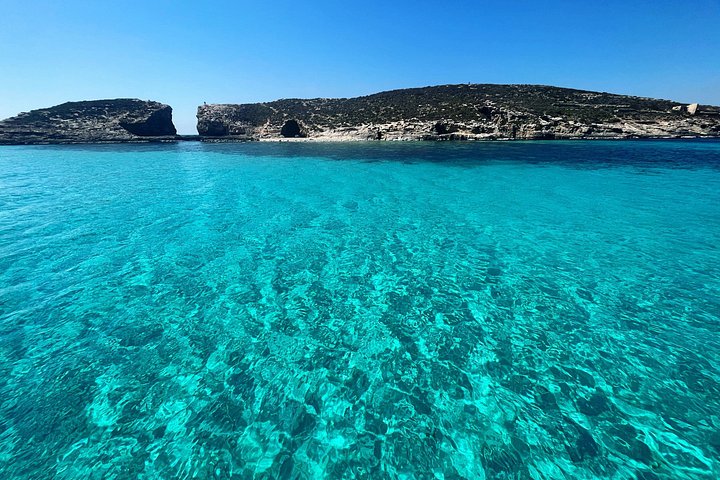 Bateau privé à Comino : Blue Lagoon et Crystal Lagoon – Port de Mġarr, devant le restaurant Sicilia Bella, Gozo (photo 2)