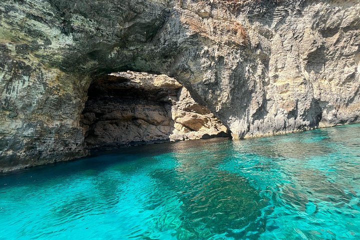 Bateau privé à Comino : Blue Lagoon et Crystal Lagoon – Port de Mġarr, devant le restaurant Sicilia Bella, Gozo (photo 3)