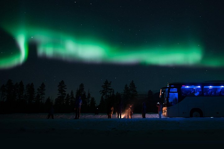 Chasse aux aurores boréales en grand bus avec guides photographes – Gare routière de Prostneset (point de rendez-vous), Tromsø, Norvège (photo 1)