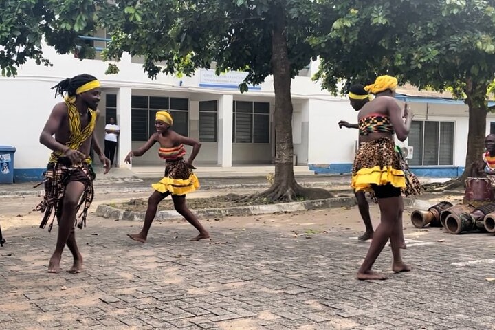 Cours de tambour et de danse – Olusegun Obasanjo Way, Accra, Ghana (photo 1)
