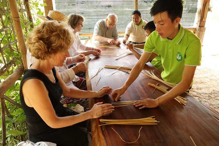 Cours de tissage de bambou et de cuisine lao – Luang Prabang, Laos (photo 1)