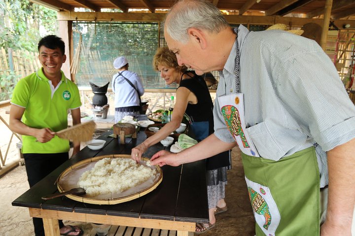 Cours de tissage de bambou et de cuisine lao – Luang Prabang, Laos (photo 2)