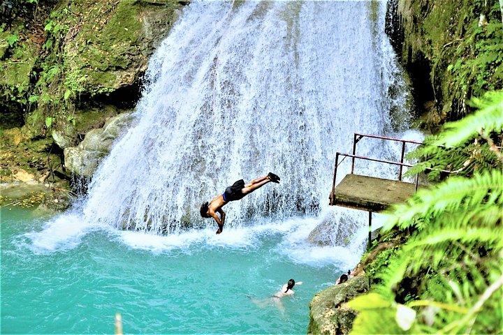 Dunn's River Falls et Blue Hole : excursion guidée d'une journée – Prise en charge à l'hôtel, Montego Bay, Jamaïque (photo 1)