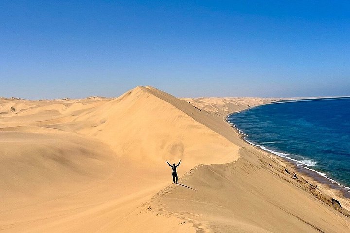 Sandwich Harbour en 4x4 avec un guide – Prise en charge à Swakopmund (point précisé à la réservation) (photo 1)