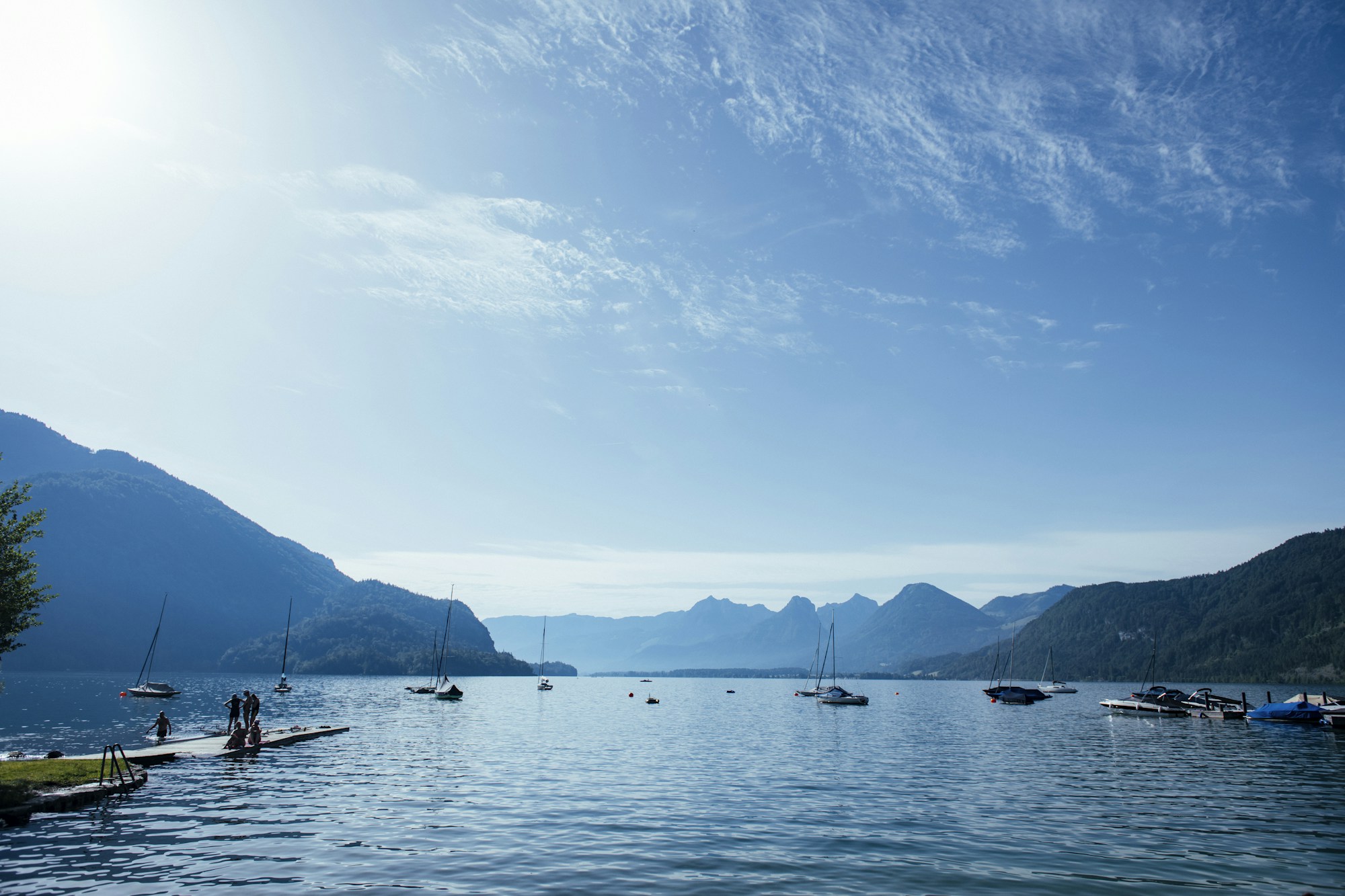 Barques sur le lac à St. Gilgen, au bord du Wolfgangsee