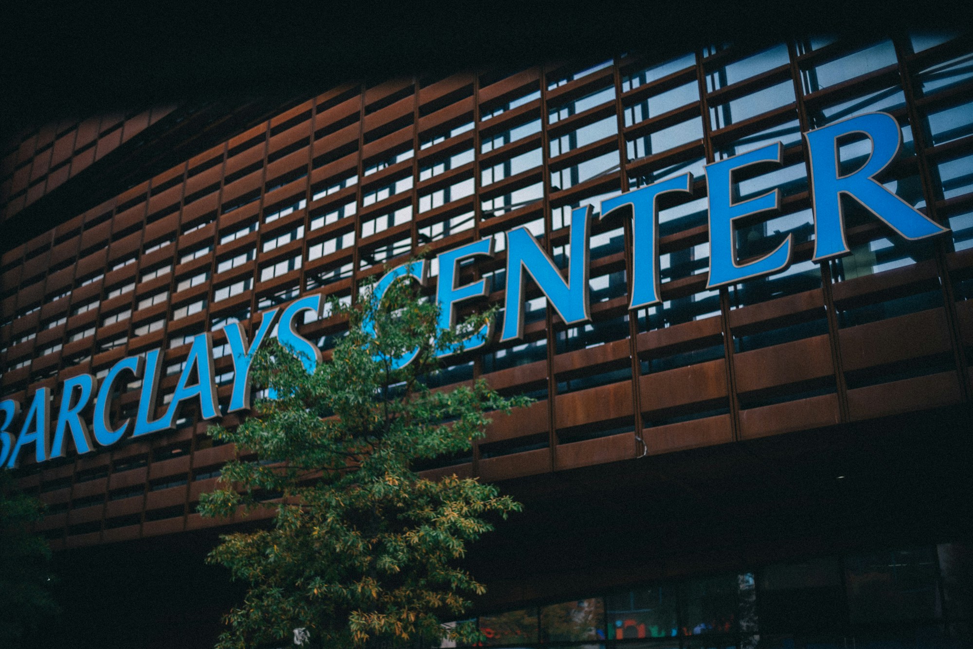 Fachada del Barclays Center de Brooklyn, sede de la final de los Worlds 2026