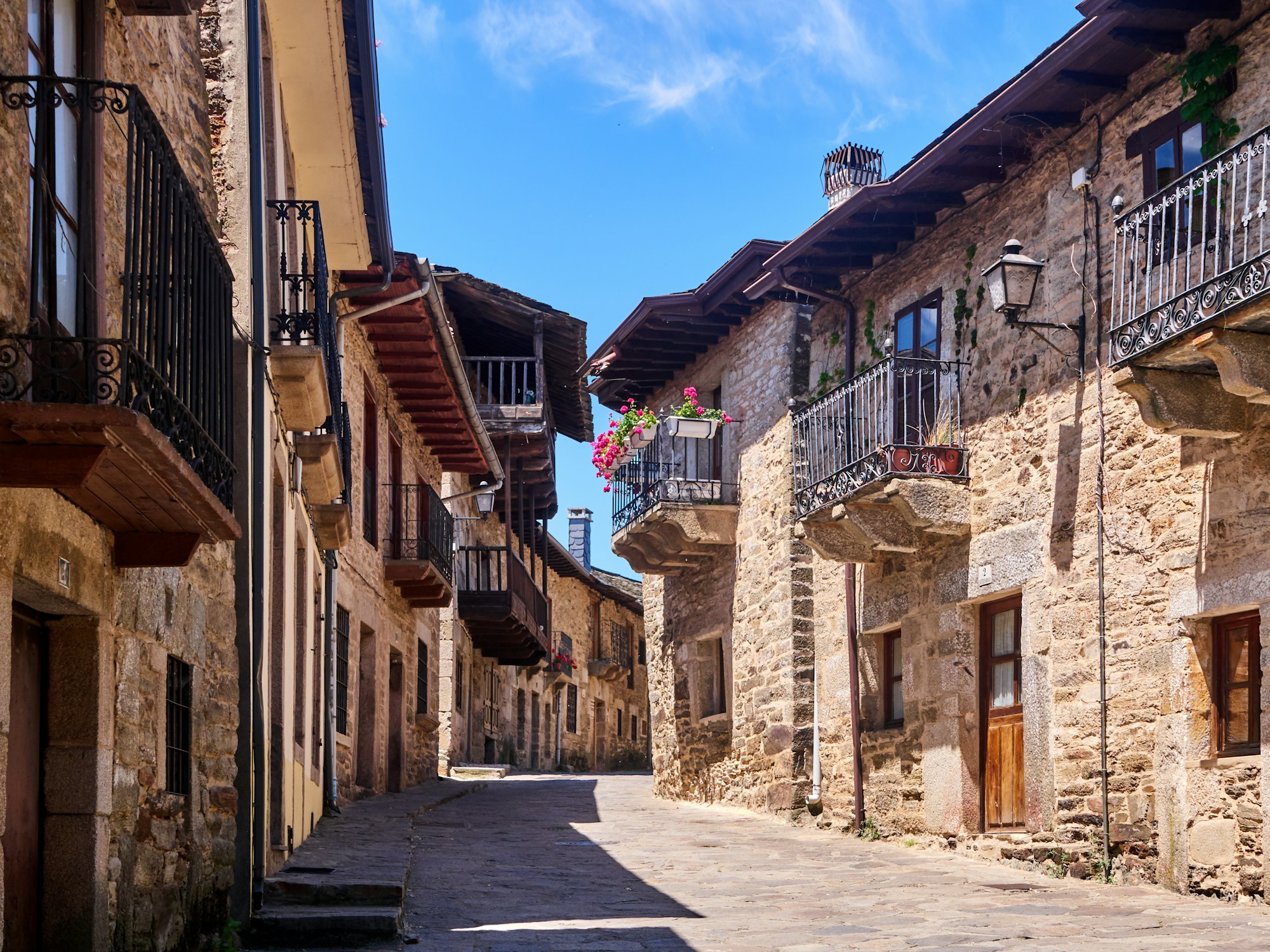 Mittelalterliche Gasse in Puebla de Sanabria, in der Provinz Zamora