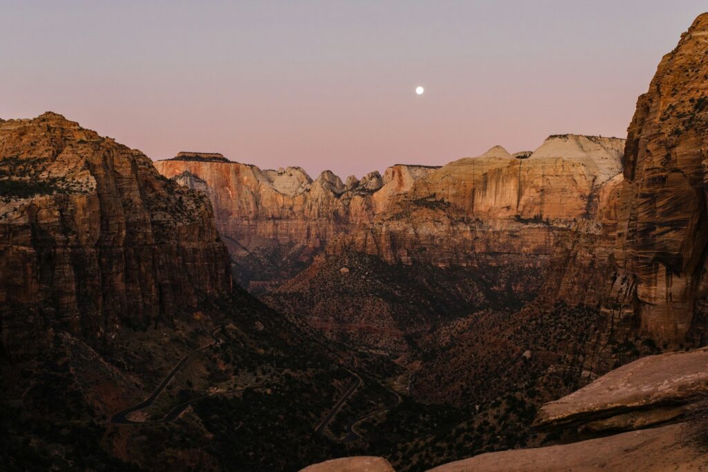 Canyon de Zion au lever du soleil, en automne