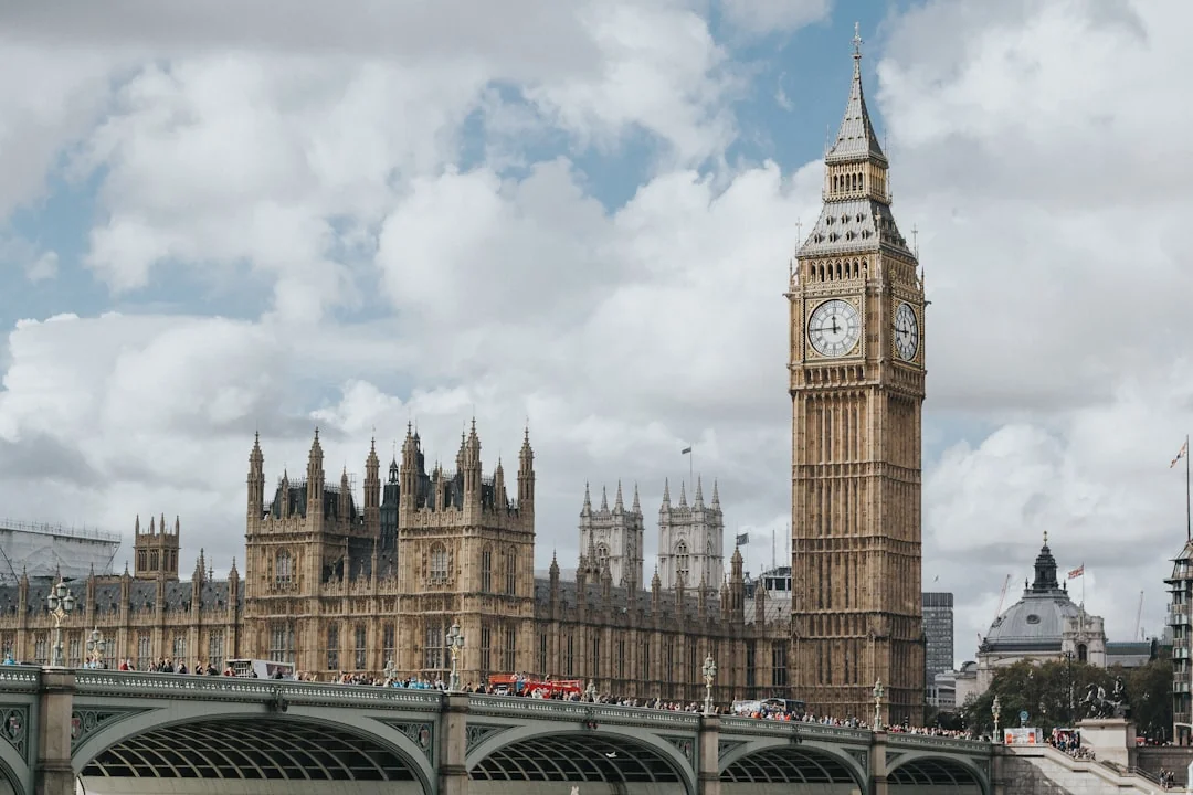 Big Ben y el Palacio de Westminster en Londres, destino popular para viajes escolares
