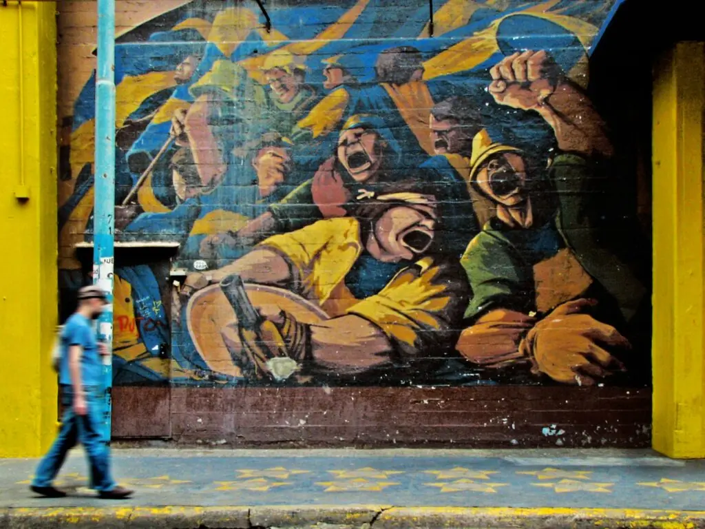 Facades colorees du Caminito a La Boca, Buenos Aires, avec des danseurs de tango