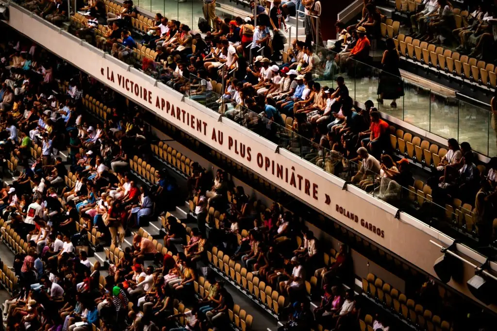 Tribunes bondées du court Philippe-Chatrier à Roland-Garros 2026