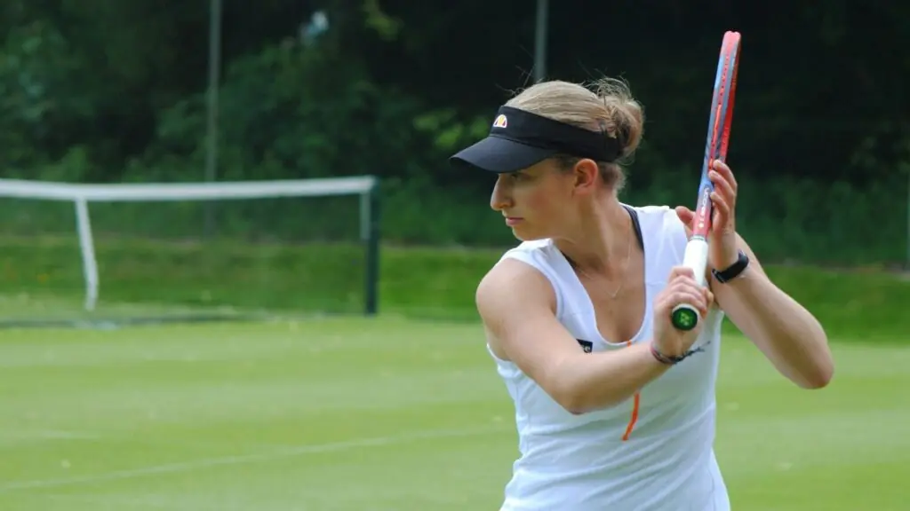 Vue du Wimbledon Village avec ses boutiques et l'ambiance du tournoi en été